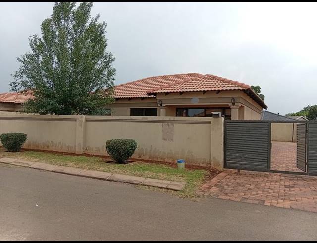 3 BEDROOM HOUSE FOR SALE IN DAWN PARK EXT